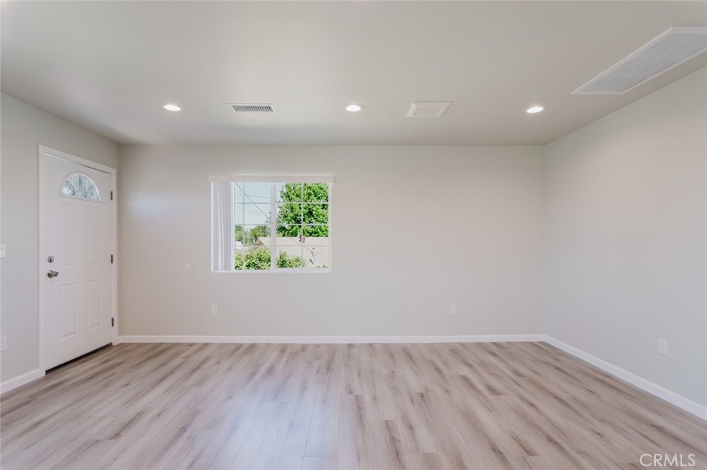 https://media.crmls.org/medias/8c71e171-6aa9-48ac-9470-18bbd2bd1720.jpg?preset=X-Large