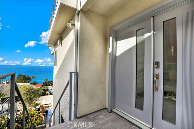 Detail Gallery Image 2 of 23 For 2510 Glenneyre St, Laguna Beach,  CA 92651 - 3 Beds | 3 Baths