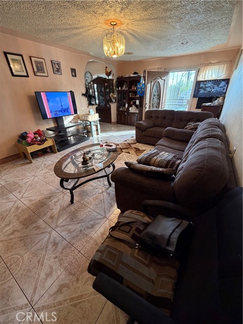 Detail Gallery Image 16 of 27 For 17312 Miller Ave, Fontana,  CA 92336 - 6 Beds | 6 Baths