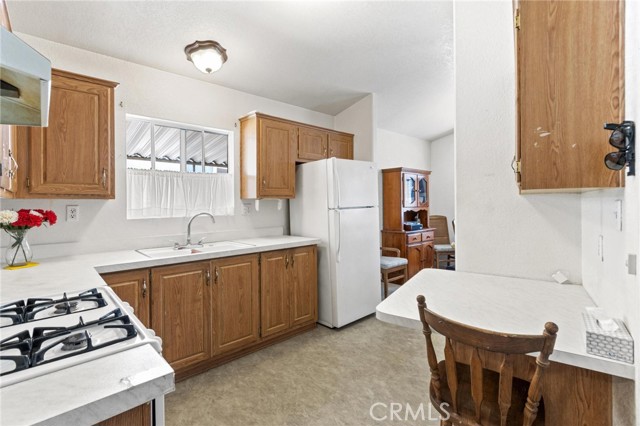 Detail Gallery Image 5 of 25 For 10745 Victoria Ave, Whittier,  CA 90604 - 2 Beds | 2 Baths