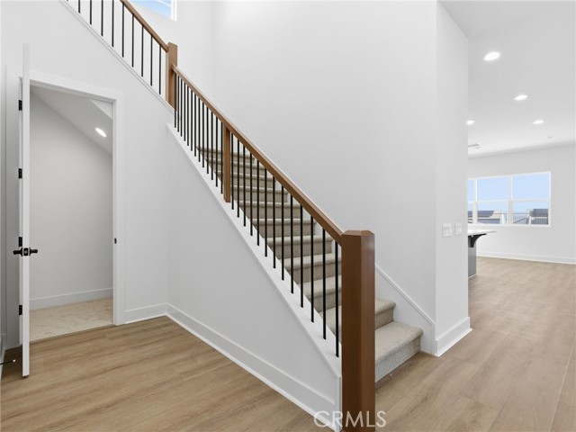 Detail Gallery Image 4 of 41 For 27558 Juniper Ln, Valencia,  CA 91381 - 5 Beds | 4/1 Baths