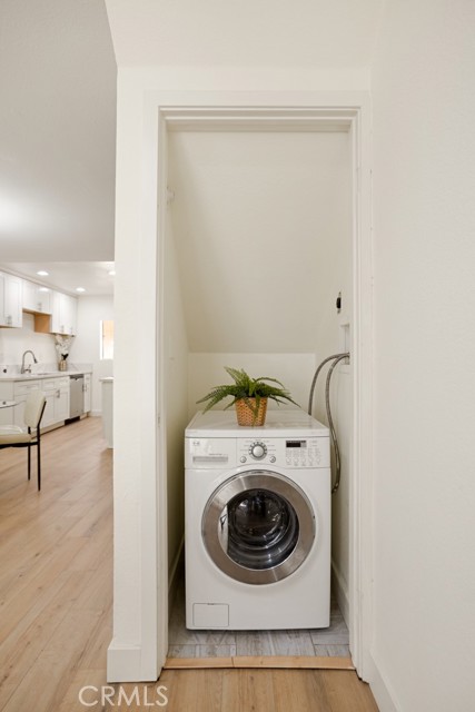 Detail Gallery Image 13 of 24 For 14803 Vanowen St #9,  Van Nuys,  CA 91405 - 2 Beds | 2 Baths