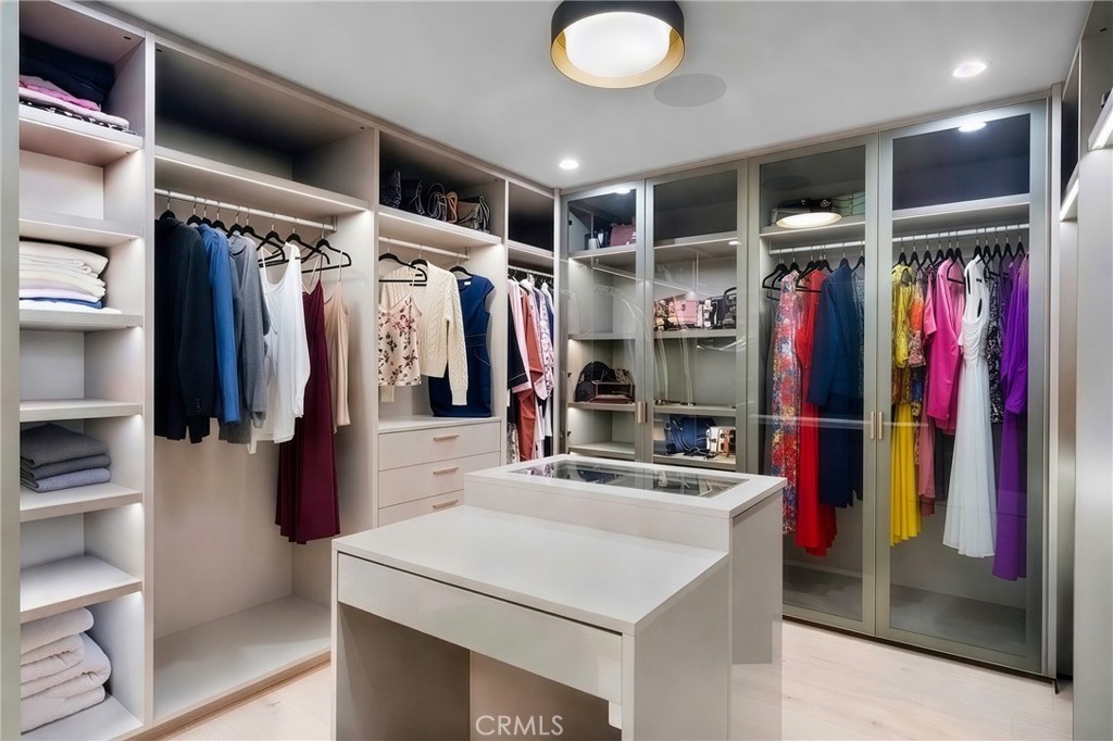 https://media.crmls.org/medias/8c74a75e-5e6a-4965-8a8e-da465097b0ca.jpg?preset=X-Large