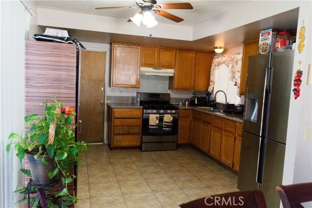 Detail Gallery Image 10 of 26 For 313 Barhill Ave, Pomona,  CA 91766 - 4 Beds | 2 Baths