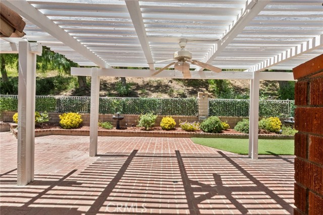 25383 Fortuna Drive, Valencia CA: https://media.crmls.org/medias/8c74cb93-7785-498c-9069-da5606d520d4.jpg