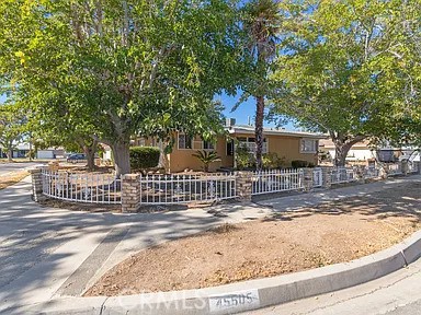 45505 13th W Street, Lancaster CA: https://media.crmls.org/medias/8c754bb9-59df-47af-bffd-5e40a0dc024b.jpg