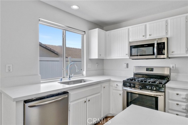 Detail Gallery Image 10 of 28 For 13385 Knollwood Dr, Corona,  CA 92883 - 3 Beds | 2 Baths