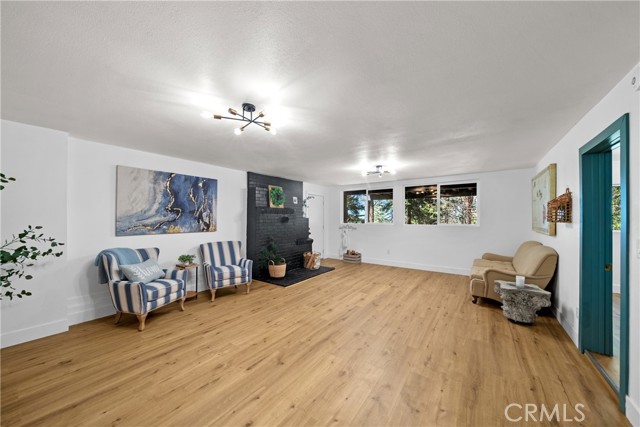 22384 Crest Forest Road, Cedarpines Park CA: https://media.crmls.org/medias/8c757c5f-2e79-4a08-bf12-443d1b3202e6.jpg