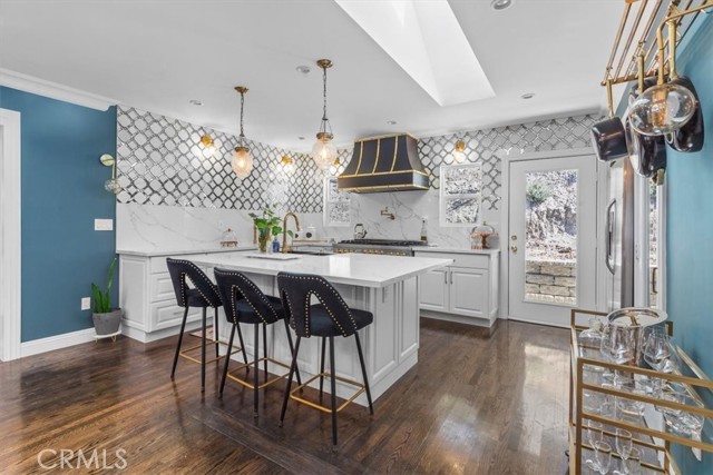 5201 Sale Avenue, Woodland Hills CA: https://media.crmls.org/medias/8c764cde-68bc-457f-9c77-55be82f8ad05.jpg