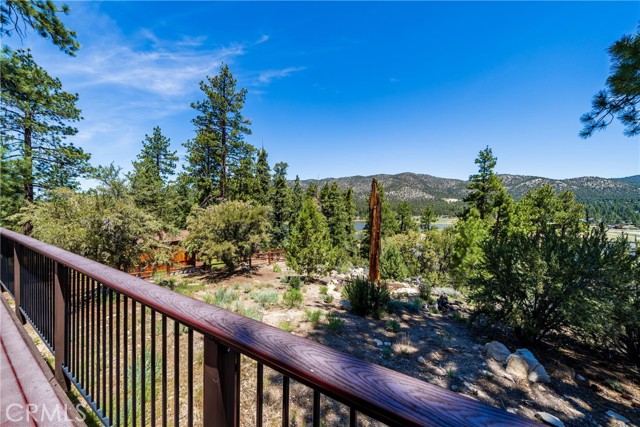 42728 Timberline Trail, Big Bear Lake CA: https://media.crmls.org/medias/8c765e3a-5164-4169-a1b9-a2c393189d0c.jpg
