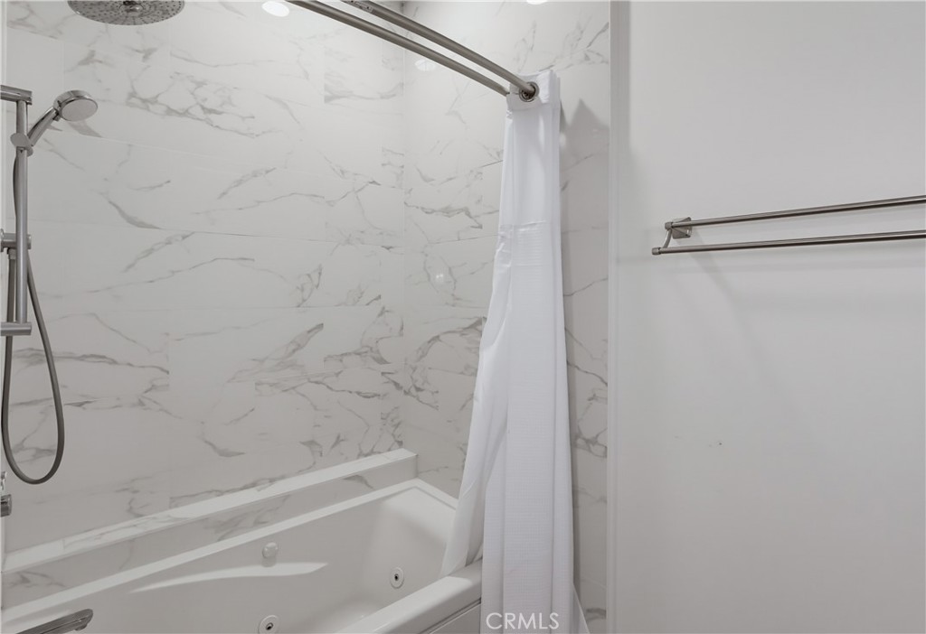 https://media.crmls.org/medias/8c767dd9-f648-4ce9-9510-3cace013a825.jpg?preset=X-Large