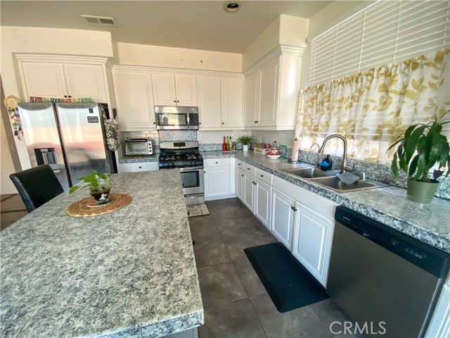 Detail Gallery Image 11 of 29 For 1436 Saddlebrook Way, San Jacinto,  CA 92582 - 4 Beds | 3 Baths