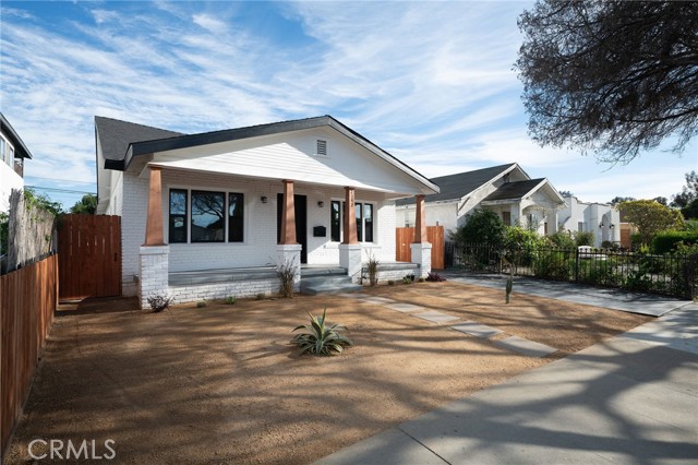 2342 S Cochran Avenue, Los Angeles CA: https://media.crmls.org/medias/8c778fc7-54dd-4459-b187-af78407c5dd9.jpg