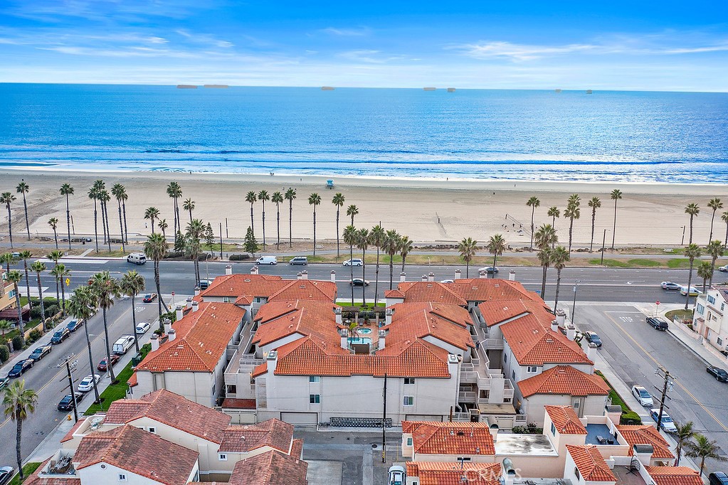 1400 Pacific Coast #204