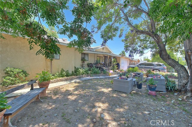 645 N Maple Avenue, Fontana CA: https://media.crmls.org/medias/8c7a12b7-2530-4ee4-a729-4361fb659d31.jpg