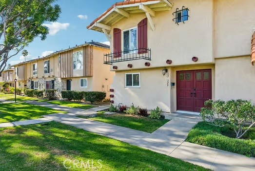 Detail Gallery Image 3 of 29 For 17232 Nisson Road #D,  Tustin,  CA 92780 - 2 Beds | 1/1 Baths