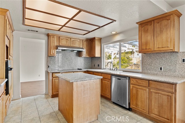 Detail Gallery Image 12 of 42 For 327 Fargo, San Dimas,  CA 91773 - 4 Beds | 3 Baths