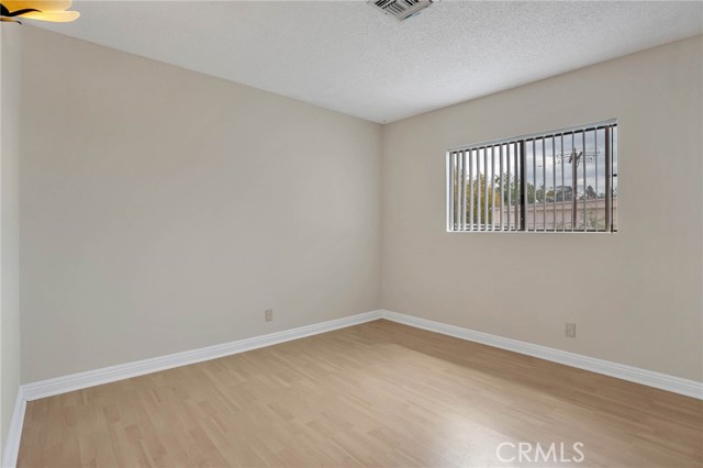 Detail Gallery Image 12 of 23 For 1005 Monterey Rd #5,  Glendale,  CA 91206 - 3 Beds | 3 Baths