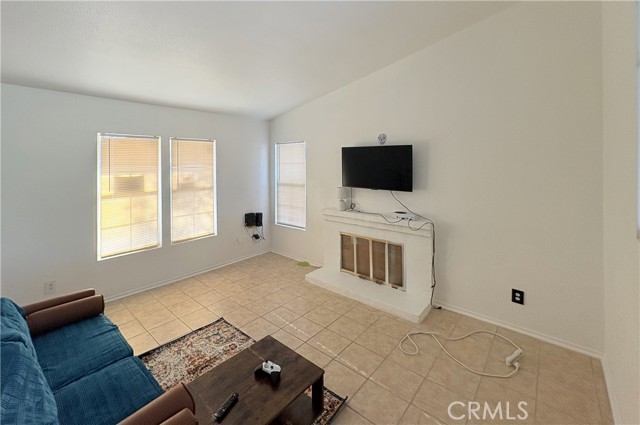 Detail Gallery Image 2 of 11 For 14827 Kimberly St, Adelanto,  CA 92301 - 2 Beds | 1 Baths