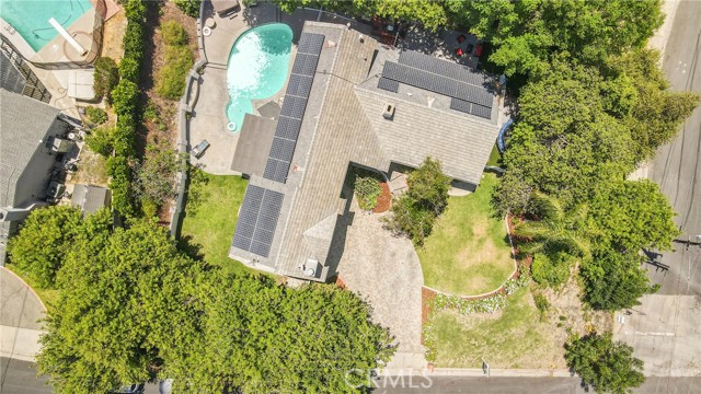 20300 Delita Drive, Woodland Hills CA: https://media.crmls.org/medias/8c7bf667-5735-4dd2-8d28-4c51993706a1.jpg