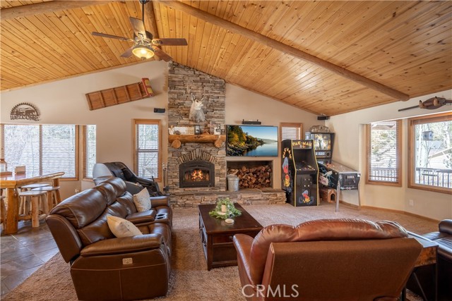 Detail Gallery Image 6 of 39 For 41537 Mockingbird, Big Bear Lake,  CA 92315 - 4 Beds | 3/1 Baths