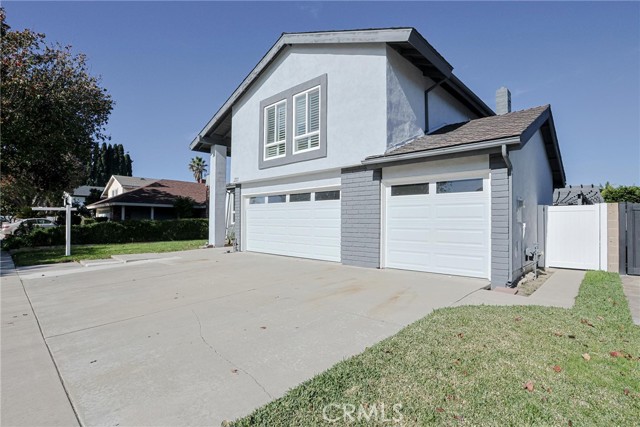 Detail Gallery Image 4 of 68 For 2301 W Manly, Santa Ana,  CA 92704 - 4 Beds | 2/1 Baths