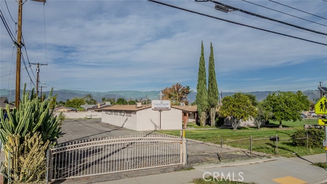 711 W C, Colton CA: https://media.crmls.org/medias/8c7c9dc3-6e8b-409c-b1bf-e2f4c415fb96.jpg