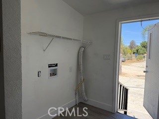https://media.crmls.org/medias/8c7cb444-5bc8-4b8e-bdc3-845904db0238.jpg?preset=X-Large