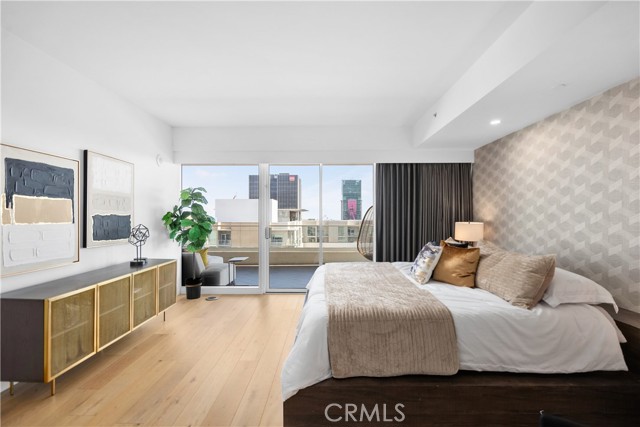 6250 Hollywood Boulevard, Los Angeles CA: https://media.crmls.org/medias/8c7cbe62-5a02-4ff0-b104-3ae8a3319335.jpg