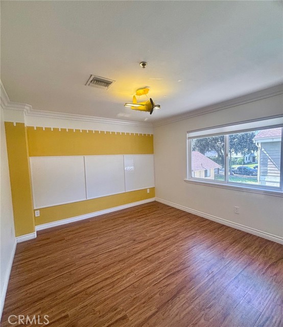 1688 Locust Street, Pasadena CA: https://media.crmls.org/medias/8c7f0ead-165e-4aff-b85e-bdfbfcaed371.jpg