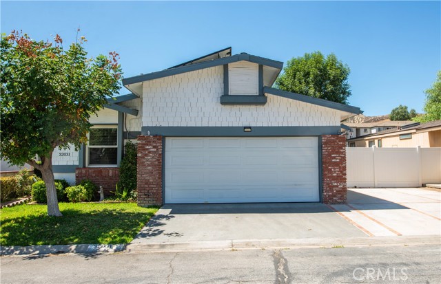 Detail Gallery Image 2 of 53 For 32031 Emerald Lane, Castaic,  CA 91384 - 4 Beds | 3 Baths