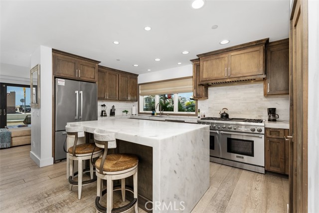 200 E Balboa Boulevard, Newport Beach CA: https://media.crmls.org/medias/8c80a1d6-ba5b-422c-817b-a8a3337af890.jpg