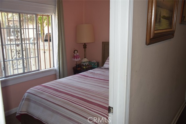 1935 Maine Avenue, Long Beach CA: https://media.crmls.org/medias/8c820eae-0d54-40d9-a886-dce95def07f9.jpg