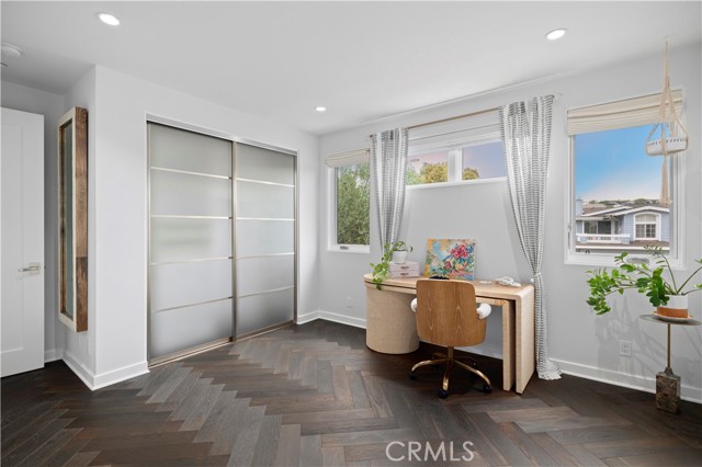 3731 5th Avenue, Corona del Mar CA: https://media.crmls.org/medias/8c821294-e60f-435c-8271-fc2413f95e47.jpg