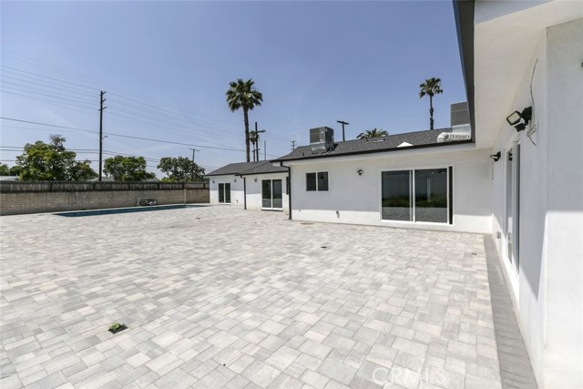 Detail Gallery Image 4 of 33 For 18856 Calvert St, Reseda,  CA 91335 - 3 Beds | 2/1 Baths