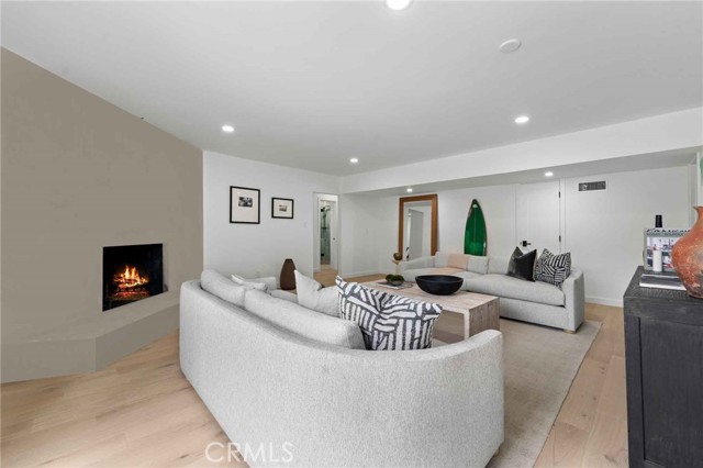 2416 Palm Avenue, Manhattan Beach CA: https://media.crmls.org/medias/8c82ba18-9bd8-4132-8cb8-7245bb300fcf.jpg