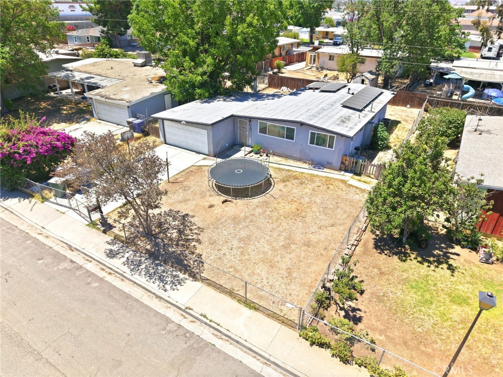 https://media.crmls.org/medias/8c82f620-8d1e-4a7a-9bd4-a4afb963b78a.jpg?preset=X-Large