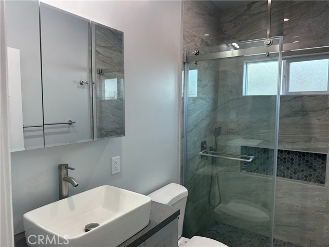 Detail Gallery Image 10 of 22 For 15522 Tupper St, North Hills,  CA 91343 - 2 Beds | 2 Baths