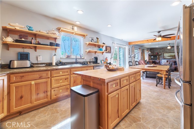 Detail Gallery Image 6 of 53 For 448 Edgemoor Rd, Big Bear Lake,  CA 92315 - 7 Beds | 4/1 Baths