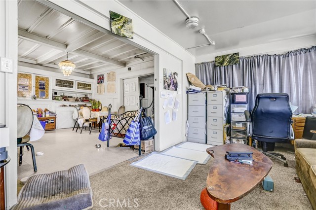 1470 W Adams Boulevard, Los Angeles CA: https://media.crmls.org/medias/8c8586f8-2197-4801-9f90-205115097380.jpg