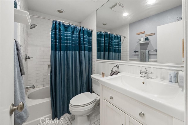 Detail Gallery Image 13 of 22 For 24662 Golfview Dr, Valencia,  CA 91355 - 2 Beds | 2 Baths