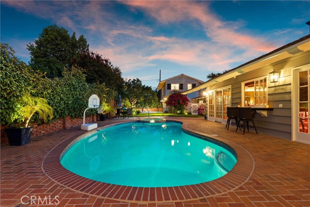 23060 Doris Way, Torrance CA: https://media.crmls.org/medias/8c878bc4-75bf-4b40-9108-be2e1f695d65.jpg