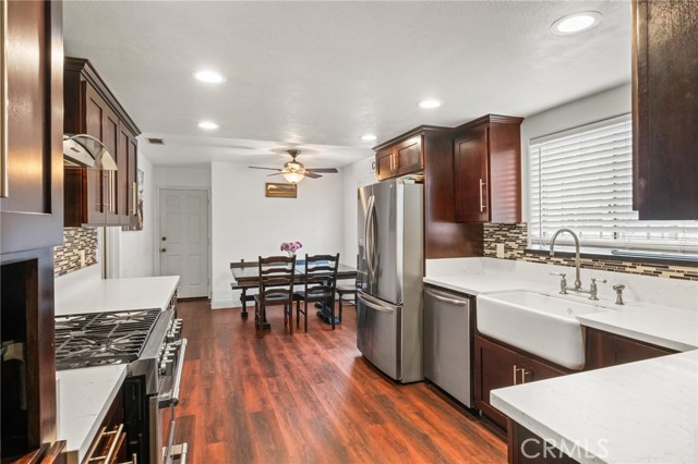 Detail Gallery Image 10 of 35 For 5048 W 121st St, Hawthorne,  CA 90250 - 4 Beds | 2/1 Baths