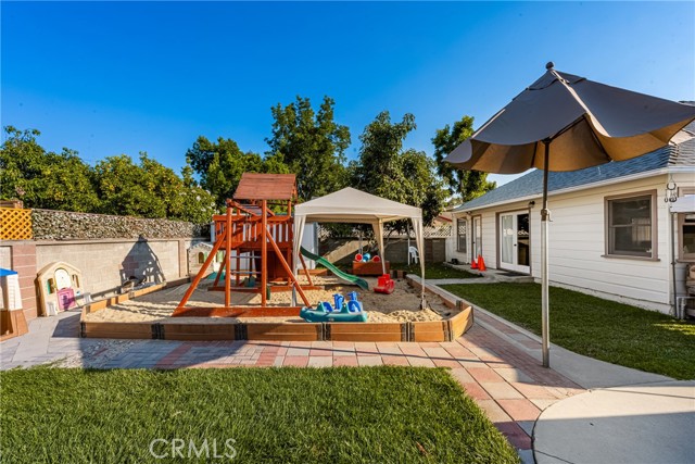 273 N Cleveland Street, Orange CA: https://media.crmls.org/medias/8c88b5c2-18e6-47bb-846a-e9f18b7ffcfa.jpg