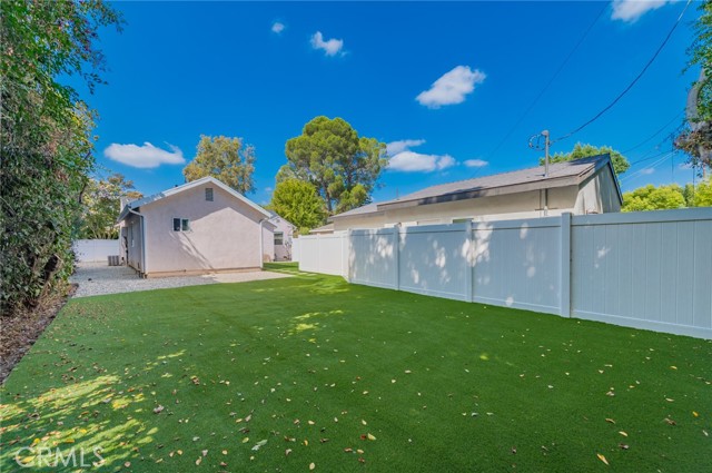 Detail Gallery Image 28 of 31 For 5212 Noble Ave, Sherman Oaks,  CA 91411 - 3 Beds | 2 Baths