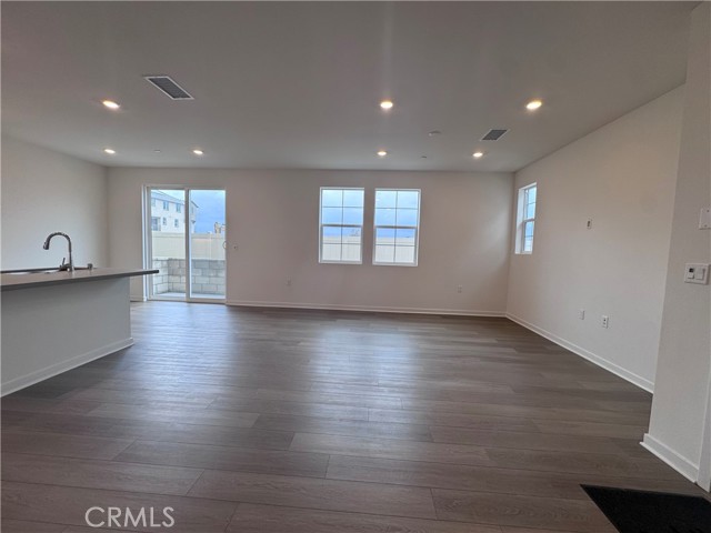 12865 Denali Way, Eastvale CA: https://media.crmls.org/medias/8c89779d-2999-4e32-8e39-3f5696e64170.jpg