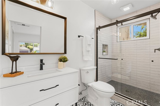 Detail Gallery Image 16 of 26 For 1321 W Morningside Dr, Burbank,  CA 91506 - 2 Beds | 2 Baths
