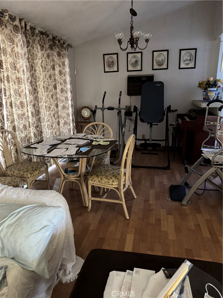 https://media.crmls.org/medias/8c8a5765-3e28-4ad4-aa8f-342fdd9e955b.jpg?preset=X-Large
