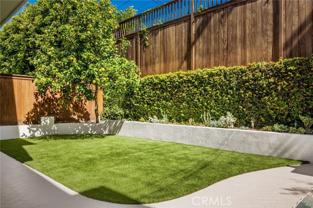 Detail Gallery Image 16 of 29 For 1720 Oak Ave, Manhattan Beach,  CA 90266 - 4 Beds | 3/1 Baths