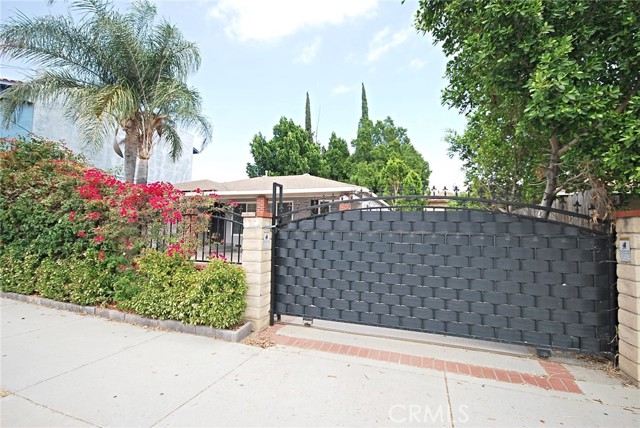 10622 Zelzah Avenue, Granada Hills CA: https://media.crmls.org/medias/8c8ab21f-f29e-4105-910d-c28d1c9f0b32.jpg